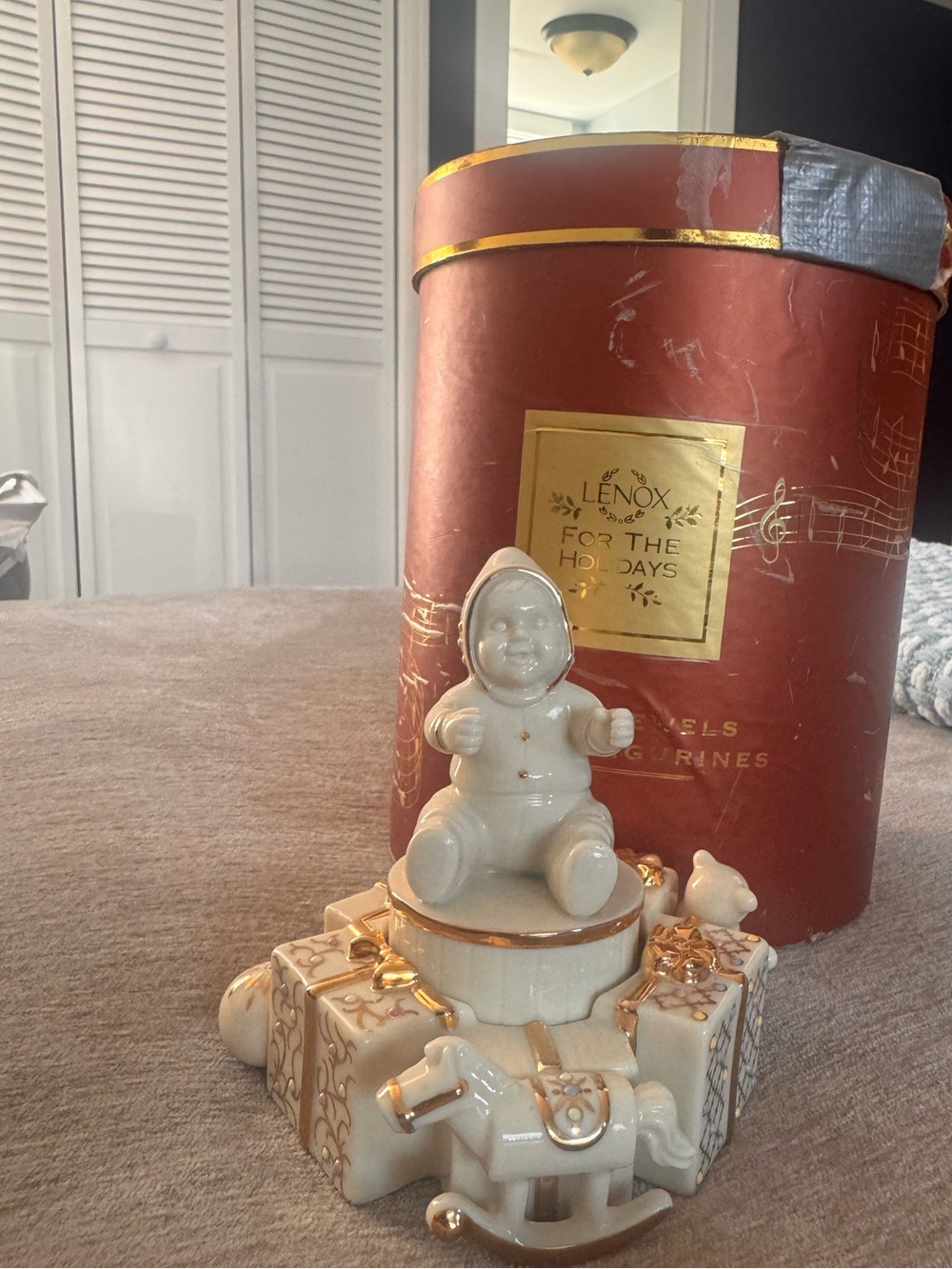 Lenox CHINA JEWELS™
MUSICAL FIGURINE
BABY BLOCKS
"BRAHM'S LULLABY" W/Box